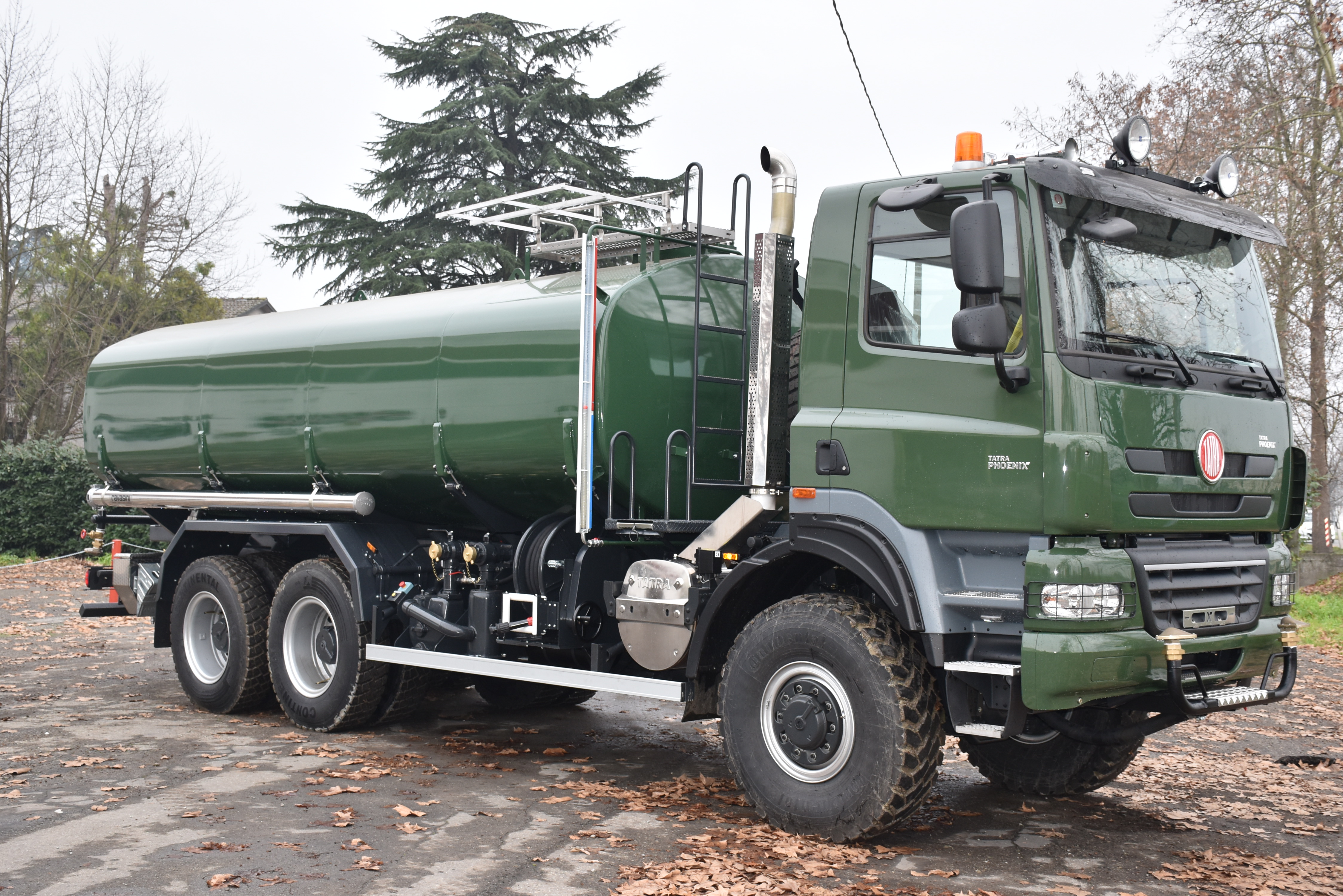 water_tanker_on_tatra_truck